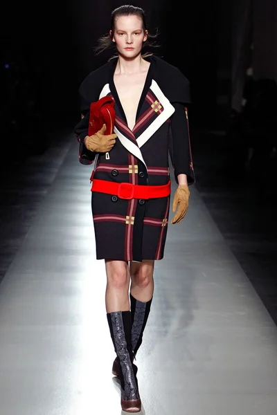 Look 7